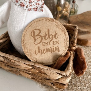 Carte en bois annonce grossesse - naissance - mum to be - désir bébé - papy mamie - futur papa - mini nous - bébé est en chemin - enceinte