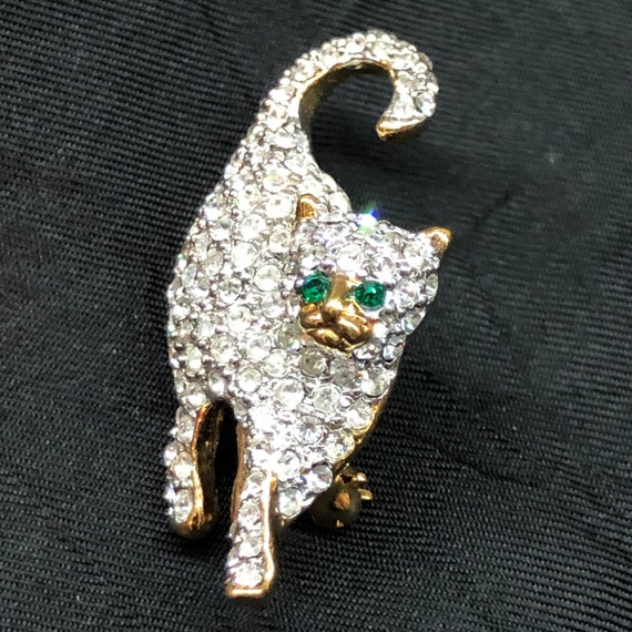 Vintage Rhinestone cat brooch pin with green eyes - image 3