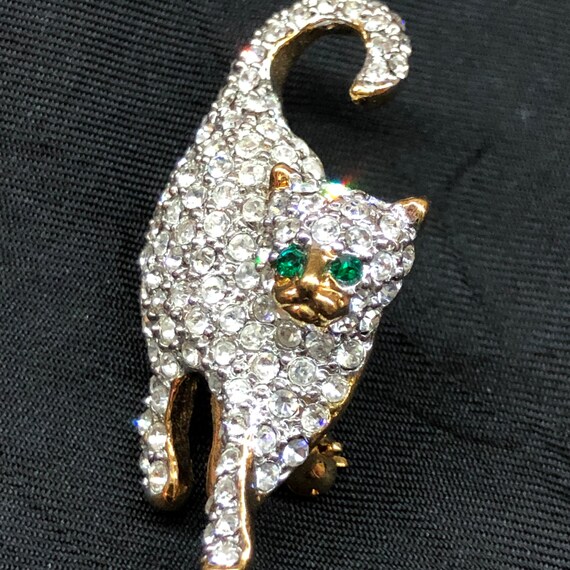 Vintage Rhinestone cat brooch pin with green eyes - image 6