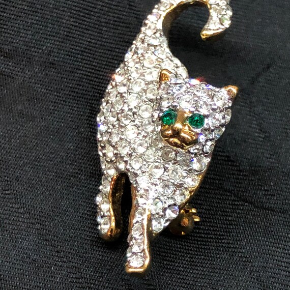 Vintage Rhinestone cat brooch pin with green eyes - image 8