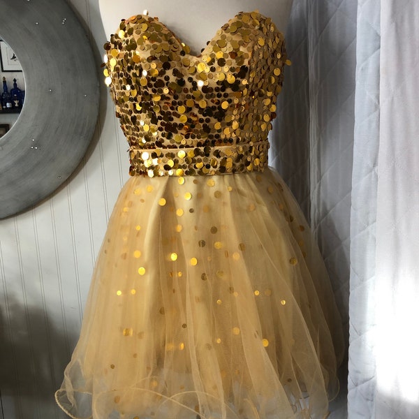 Short Chiffon Dress with Sweetheart Neck Shining Decor Gold