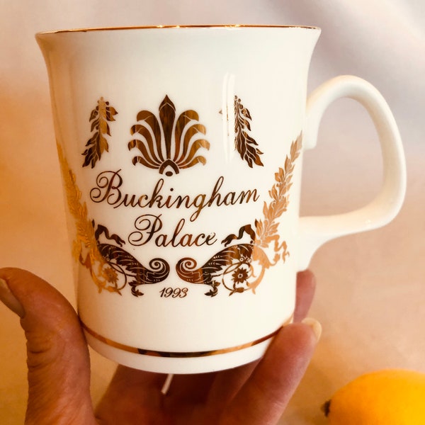 Vintage 1993 Buckingham Palace souvenir porcelain tea mug