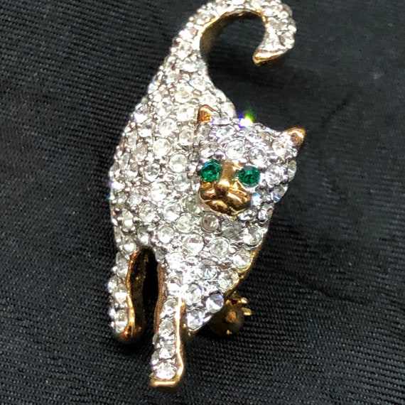 Vintage Rhinestone cat brooch pin with green eyes - image 5