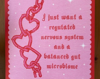 Puede incluir: Impresión rosa y roja con un diseño de cadena en forma de corazón. La impresión presenta el texto "Solo quiero un sistema nervioso regulado y un microbioma intestinal equilibrado".
