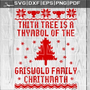 Könnte beinhalten: Rotes und weißes Weihnachtsdesign mit dem Text "This tree is a thymbol of the Griswold Family Chrithmath". Das Design zeigt einen stilisierten Weihnachtsbaum, Schneeflocken und ein Rentier.