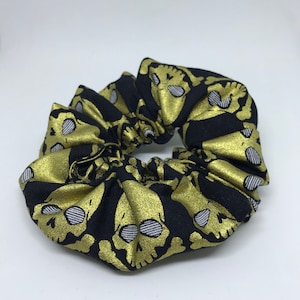 Black & Gold Skull en Crossbone Scrunchie - Pirate Scrunchies