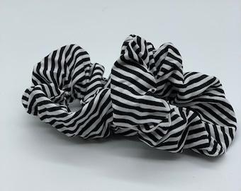 Black Stripe Scrunchie - Scrunchies - 90s Fashion Scrunchie