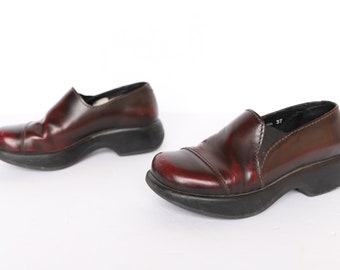 red dansko clogs