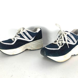 vintage Y2K ASICS style PLATFORM runner vintage Blue and white Size 8.5 women&#39;s U.S. sneakers - Lower East Side brand - Free shipping U.S.A