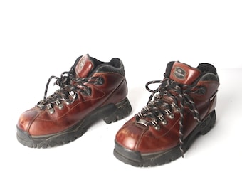 vintage 1990s y2k women's BROWN leather lace up boots SKECHERS brand hiking boots grunge mid century - size 6.5 U.S. women's - FREE shipping
