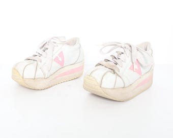 vintage Damen PLATFORM 90s y2k Schnürschuhe ATHLETIC rosa und weiße y2k Schuhe -- Damen Größe 7 - KOSTENLOSER Versand U.S.A