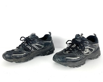 vintage 1990s y2k SKECHERS black leather PLATFORM RUNNERS -- women's size 8