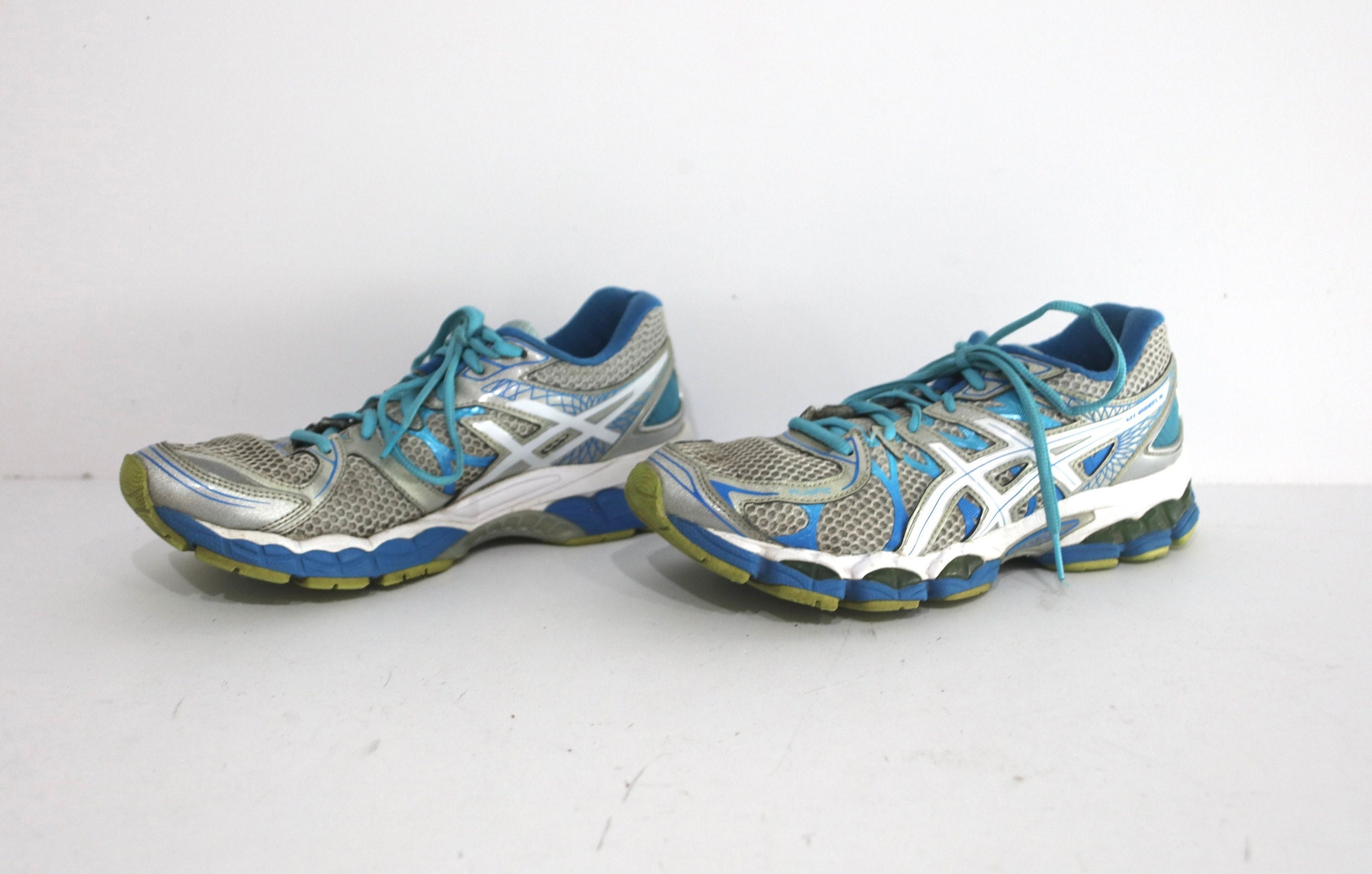 Vintage Y2K ASICS Grey & Green Size 9.5 U.S. Sneakers Low Vintage Y2K ASICS Grey & Green Size 9.5 U.S. Sneakers Low