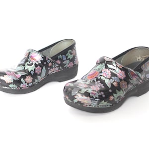 Vintage 90s y2k FLORAL Dansko brand CLOGS classic platform heel chunky clog women&#39;s shoes -- US Size 7 women&#39;s