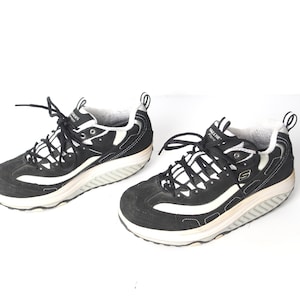 vintage SKECHERS black & white style platform women's US size 8.5 black platform runners athletic shoes -- U.S. women's size 8.5
