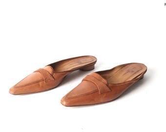 vintage SUMMER kitten heel brown LEATHER women's 1990s slides -- size 7 -- FREE shipping U.S.A