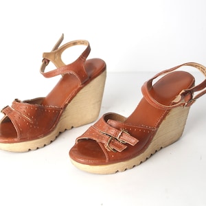 vintage 1960s 70s vintage wooden heel PLATFORM sandals CHUNKY brown leather platform SANDALS - women&#39;s U.S. size 6