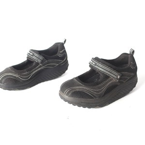 vintage SKECHERS size U.S. 7.5 heeled black leather PLATFORM ballet mary janes -- size 7.5 U.S. women&#39;s -- FREE shipping in the U.S.