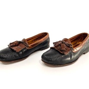 vintage BROWN leather penny loafer FLATS shoes tassel fringe -- y2k size 8 men&#39;s, or size 9 women&#39;s - FREE shipping U.S.A.