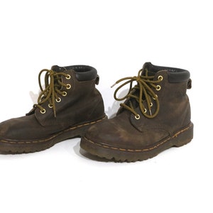Vintage DOC MARTEN brown leather boots y2k vintage Dr. Marten shoes lace up STOMPERS---women's size 7