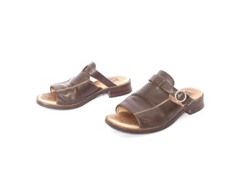 vintage BROWN Mary JANE'S leather platform slip on women's size 6.5 U.S. clogs platform shoes -- FREE shipping U.S.A
