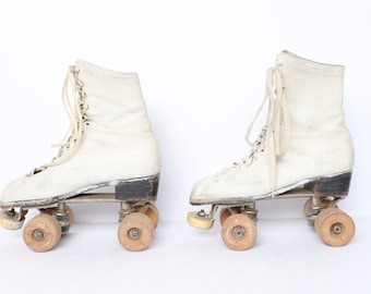 vintage women's size 7 ROLLER SKATES 1960s 70s roller derby vintage skates - with red suitcase carrying case - FREE sipping in U.S.A.