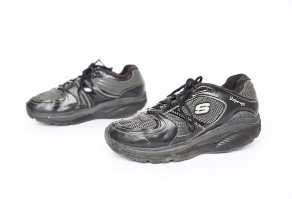 black platform runners