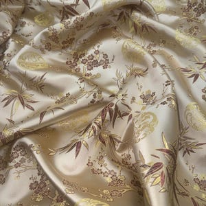 1 mètre de tissu brocart chinois avec médaillons orientaux dorés... 45 po. de large