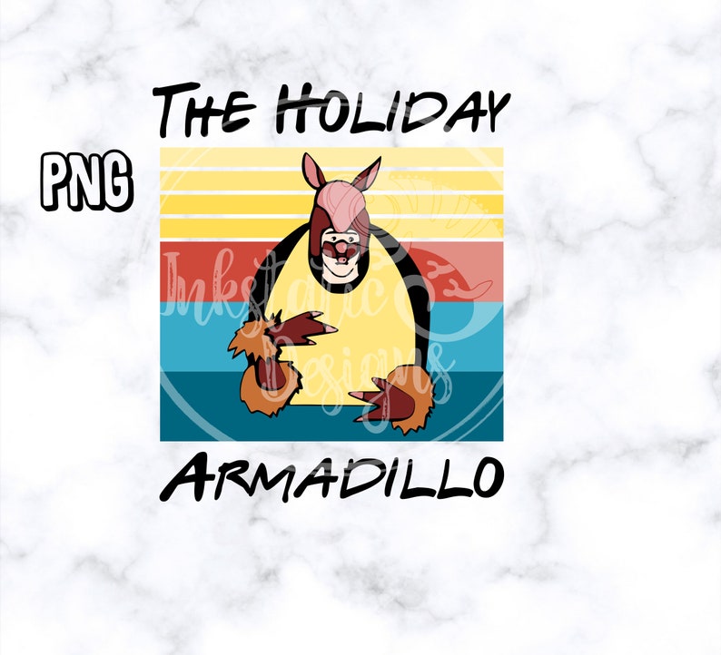 Puede incluir: Un dise&ntilde;o gr&aacute;fico de estilo retro con un armadillo de dibujos animados que lleva una camisa amarilla y un disfraz de armadillo rojo y marr&oacute;n. El texto "THE HOLIDAY ARMADILLO" est&aacute; escrito en letras negras arriba y abajo de la imagen.