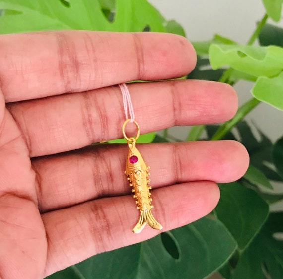 Lucky Fish Pendant 916 Gold 