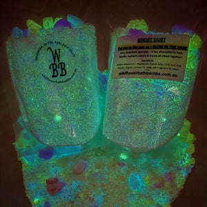 BRILLA EN LA OSCURIDAD - Chispas de baño Ghost Dust, aroma fantasía de chocolate blanco y almizcle con toques dulces de sándalo