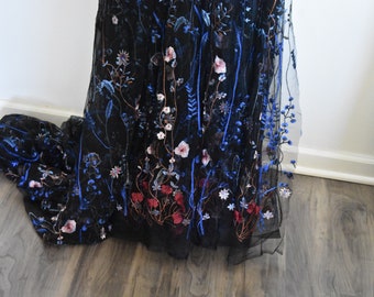 結婚式、プロム、パーティードレスの装飾、クラフトに最適なブルー刺繍入りブラックメッシュ生地（プレカット）