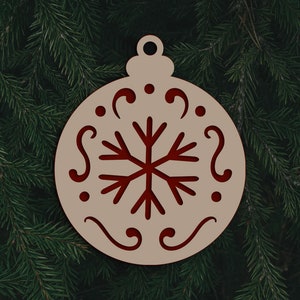 Lasergesneden SVG-kerstbal, gelaagde kerstornament met sneeuwvlok en ornamenten, uitgesneden ornamenten SVG, kerstboomversiering