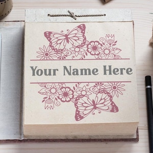 Blumenmonogramm mit Schmetterlingen SVG, Schmetterlinge Split-Monogramm SVG, Schmetterling Monogramm svg, Blumen SVG Monogramm, Floral Mailbox Aufkleber svg