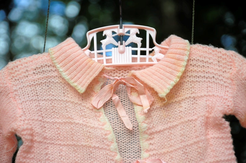 VTG 70's / Peach Toddler Girls Ribbon Tie Cardigan Sweater / Lightweight Wool / 9-12 12-18M / Baby Shower Gift image 3