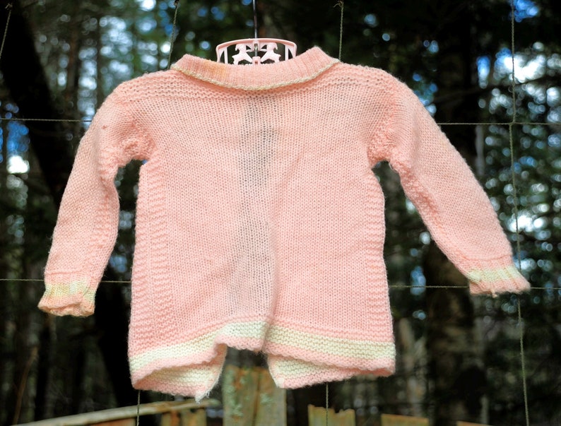 VTG 70's / Peach Toddler Girls Ribbon Tie Cardigan Sweater / Lightweight Wool / 9-12 12-18M / Baby Shower Gift image 2