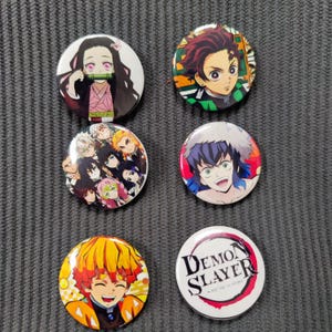 Set mit 6 Dämonentöter-Pins 32 mm – Zenitsu, Tanjiro, Inosuke, Nezuko – handgefertigte Anime-Pins – Pin-Abzeichen – handgefertigte Pins – Otaku-Zubehör