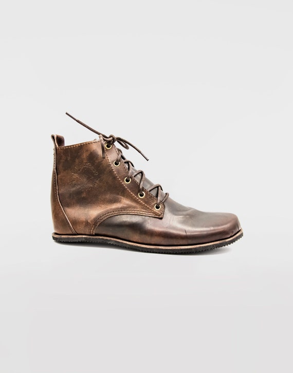 minimalist chukka boots