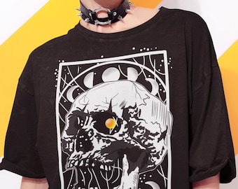 Chemise gothic Skull, Vêtements alternatifs, T-shirt Moon Phases, Strega Fashion, Pastel Goth Apparel, Tenue occulte, Tee graphique, T-shirt Edgy