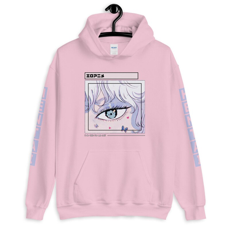 Puede incluir: Sudadera rosa con un estampado gr&aacute;fico de un ojo de dibujos animados con mariposas y corazones. El texto "エモーション" est&aacute; impreso en la sudadera.