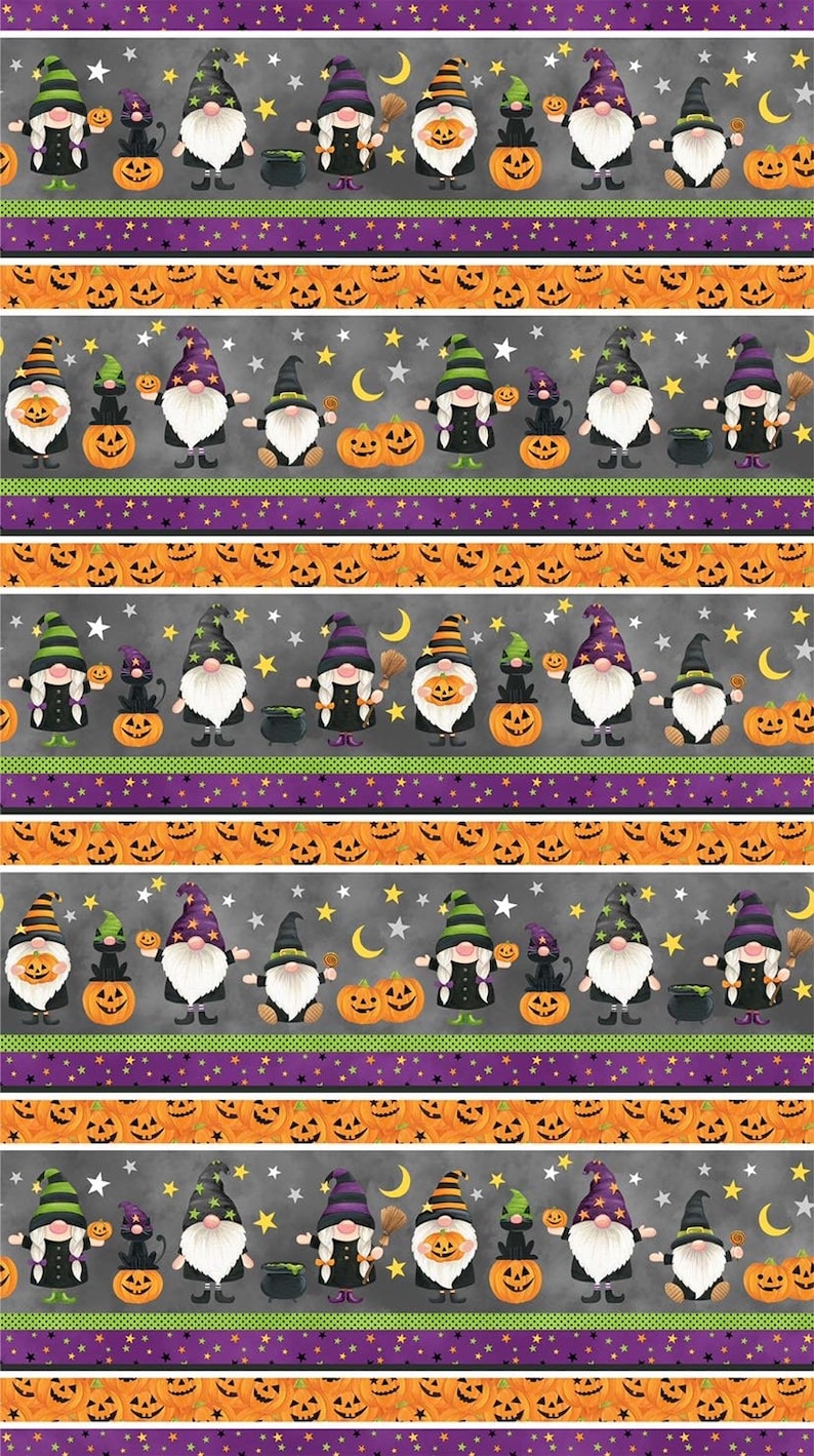 Pode incluir: Um padr&atilde;o repetido de gnomos de Halloween com ab&oacute;boras, estrelas e luas em um fundo cinza. Os gnomos usam chap&eacute;us pretos e roxos e t&ecirc;m barbas brancas. Eles est&atilde;o segurando ab&oacute;boras, vassouras e doces.