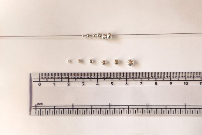 2mm Silber Perlen Runde Perlen Schmuckherstellung Perlen Perlen für Makramee Makramee Schmuck und Traumfänger Bild 3