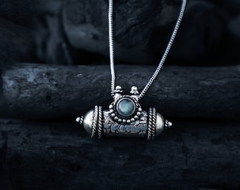 Pendentif boîte à prières en labradorite | Amulette ethnique en laiton avec chaîne