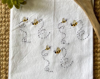 Bee Tea Towel, Bees Flour Sack Towel, Summer Bee Kitchen Towel, Applique Dish Towel, Housewarming Gift, Bee Lover Gift, Embroidered Towel