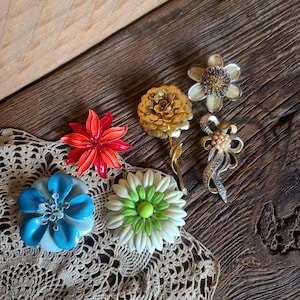 Set of 6 vintage metal brooch flower pins- possible 1960s-1970s- vintage jewelry or hat pins- Grandma&#39;s collection