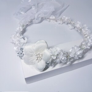 Floral headband for first communion, White flower crown, White flower girl crown Wedding flower crown First communion First holy communion