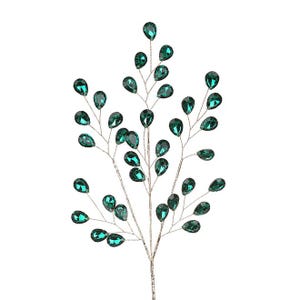 Puede incluir: Una rama decorativa con numerosos cristales de color verde esmeralda en forma de lágrima, unidos a finos tallos de alambre flexible de tono plateado. Los cristales están dispuestos en un patrón ramificado, creando un conjunto de gemas facetadas.