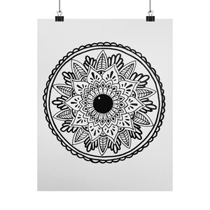 Póster de papel mate dibujado a mano con mandala 7: impresión de alta calidad, varios tamaños para decoración del hogar