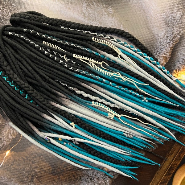 Wolle Dreadlocks + Zöpfe ombre schwarz auf Platin hellgrau, silber, sea wave blau boho viking style Perlen wikinger boho style full set soft