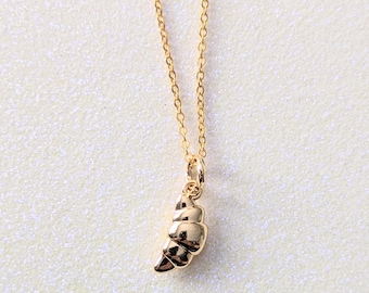 French Bakery Croissant Dainty Charm Pendant Gold Necklace